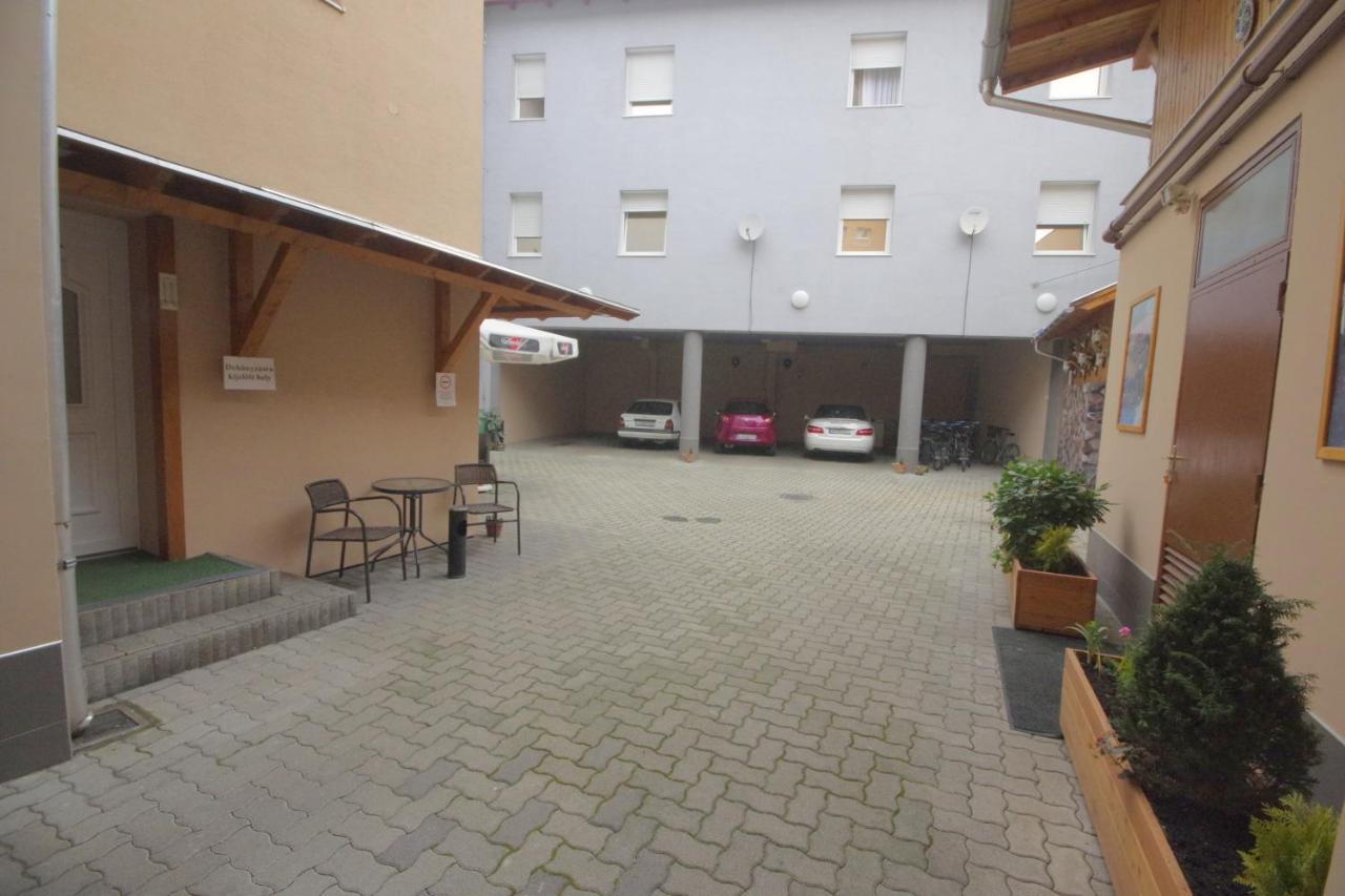Hotel Vadaszkuert Superior Szekesfehervar Exterior photo
