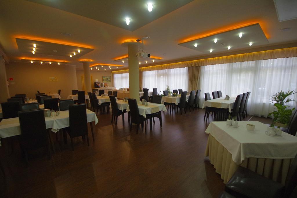 Hotel Vadaszkuert Superior Szekesfehervar Exterior photo