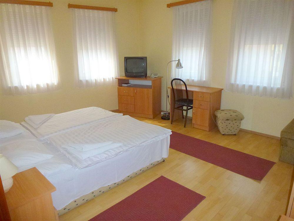Hotel Vadaszkuert Superior Szekesfehervar Exterior photo