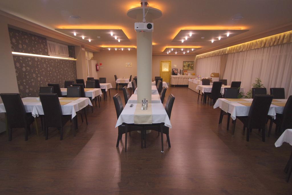 Hotel Vadaszkuert Superior Szekesfehervar Exterior photo